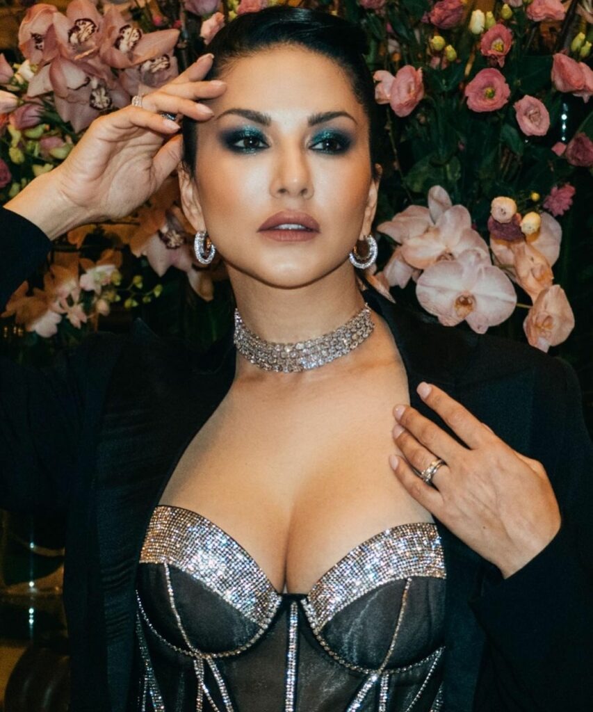 Sunny Leone's svelte figure looks absolutely QUEEN – Gabruu.Com